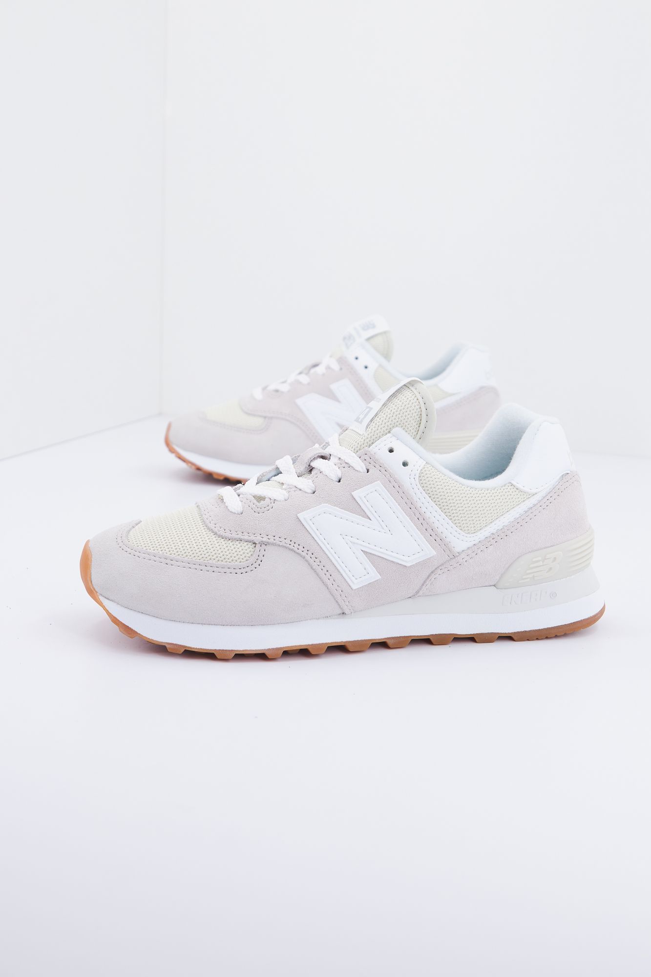 NEW BALANCE WL574 PC2 color BEIGE [Suedes: 90.00 € - Ahora 62.99 €!] en  YellowShop